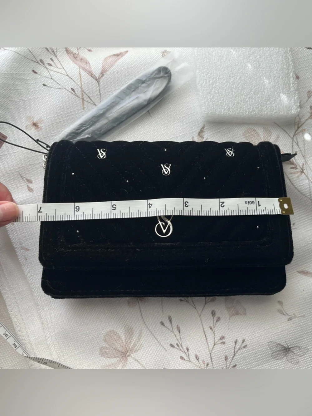 Victoria’s Secret Black Velvet Phone Wallet Wristlet - Picture 6 of 8